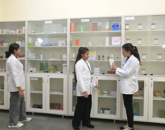 Pharmacy students at best B.Pharm college in India – drug store practical lab