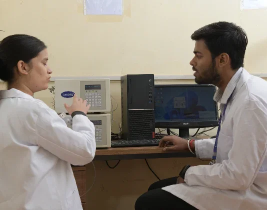 Students using pharmaceutical analysis instrument – top private D.Pharm colleges in India