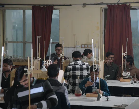 Pharmaceutical chemistry lab – best B.Pharm college in India